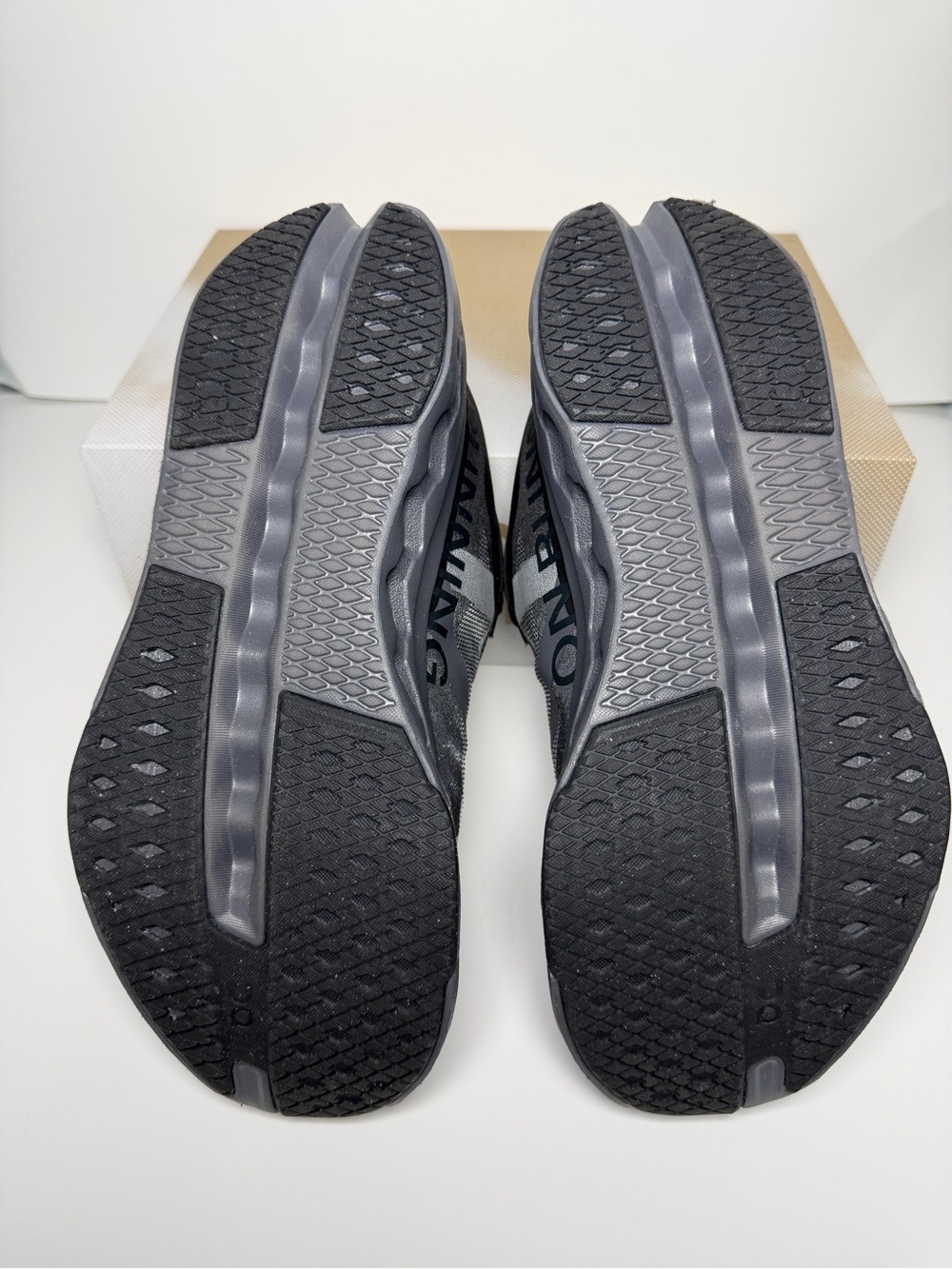 NIB On Cloudsurfer Next Mens 10.5W Wide Black Athletic Running Shoes Trainer NEW - Picture 6 of 16